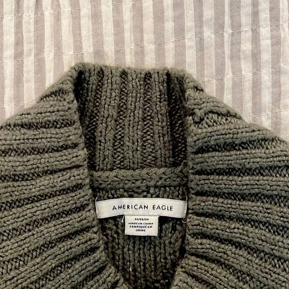 American eagle sweater, color: olive green. Size M. - Picture 2 of 5